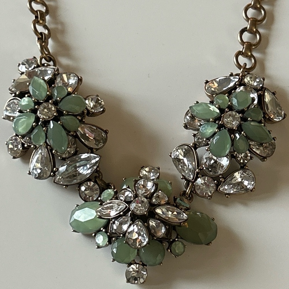 J CREW Necklace CRYSTAL WILDFLOWERS Green Gold Pendant Statement Bib 16" - Picture 3 of 6